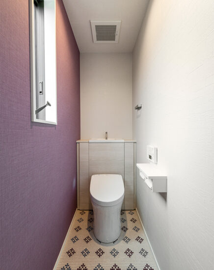 日進市の注文住宅のスッキリとしたデザインのおしゃれトイレ