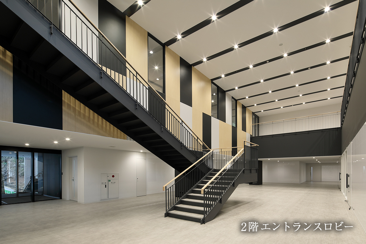 名古屋大学EI創発工学館：2階エントランスロビー