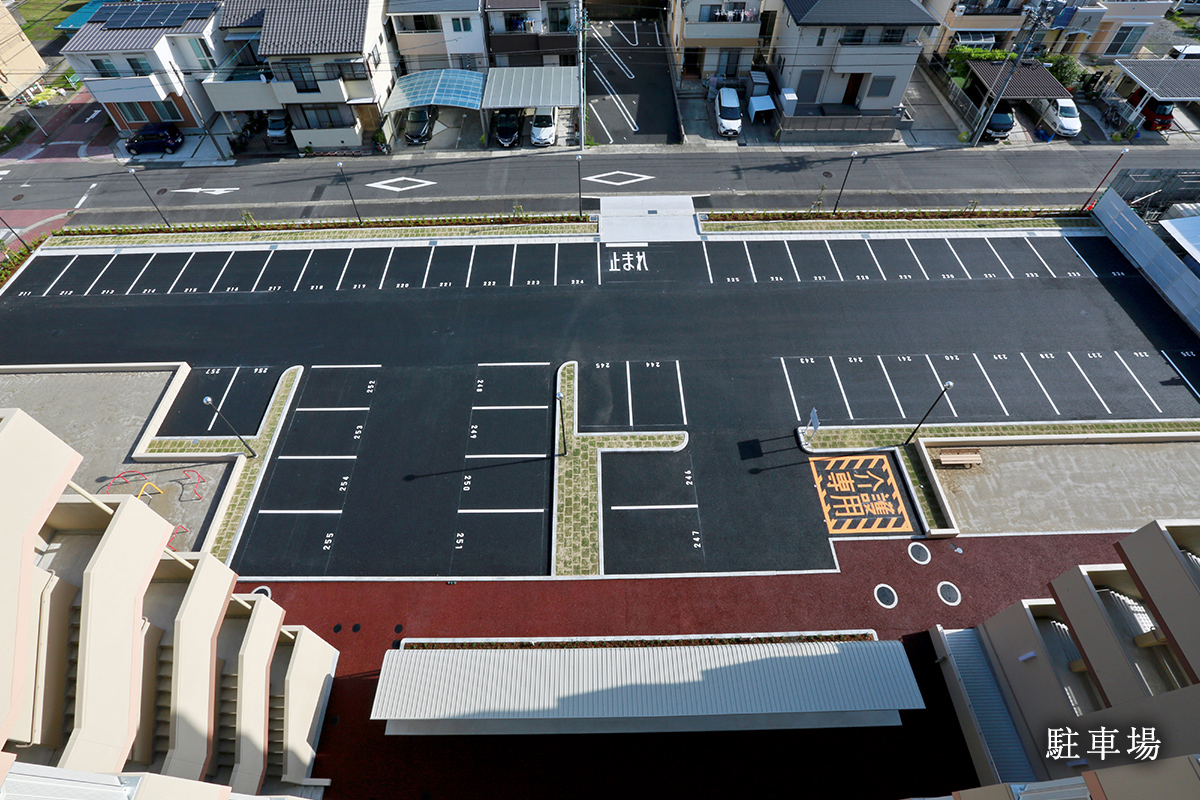 愛知県営鳴海住宅:駐車場